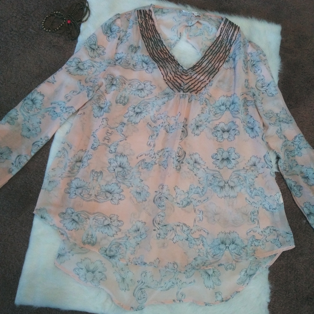 Perch by blue pepper blouse.